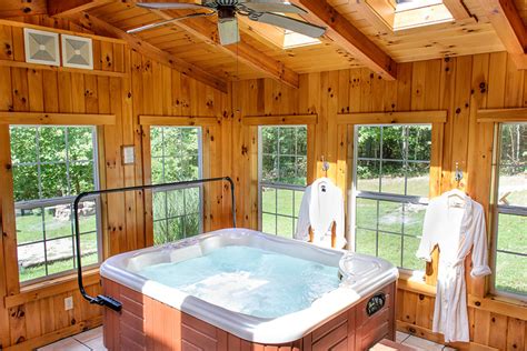 Very nice room with jacuzzi .
